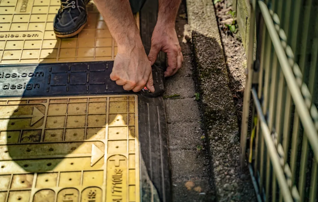 LOW PRO 15-10_IMAGE 2.webp